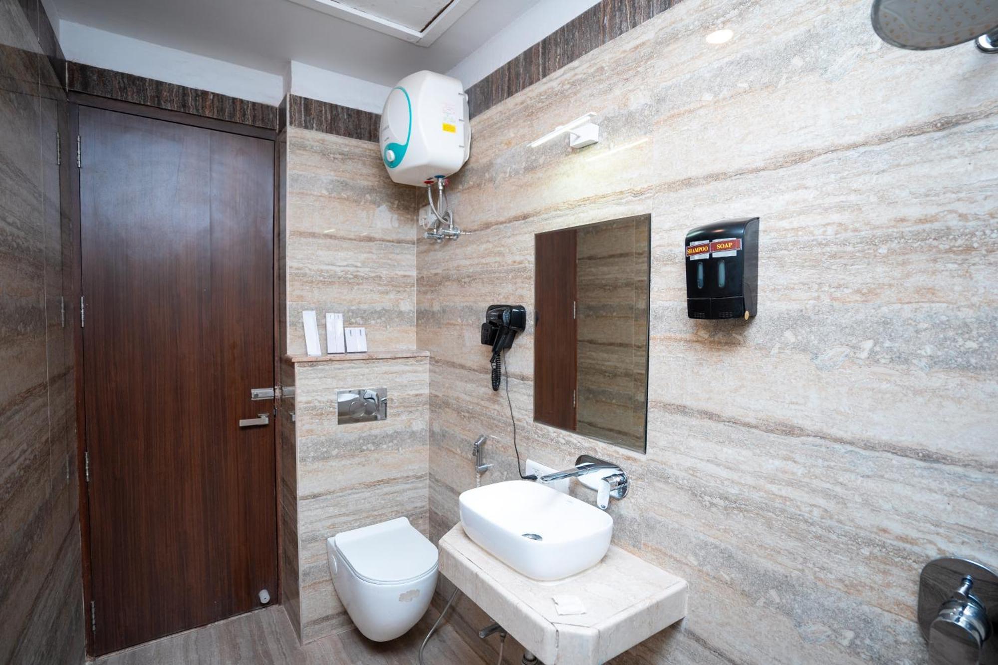 Hotel Radiance Courtyard Varanasi Exterior photo