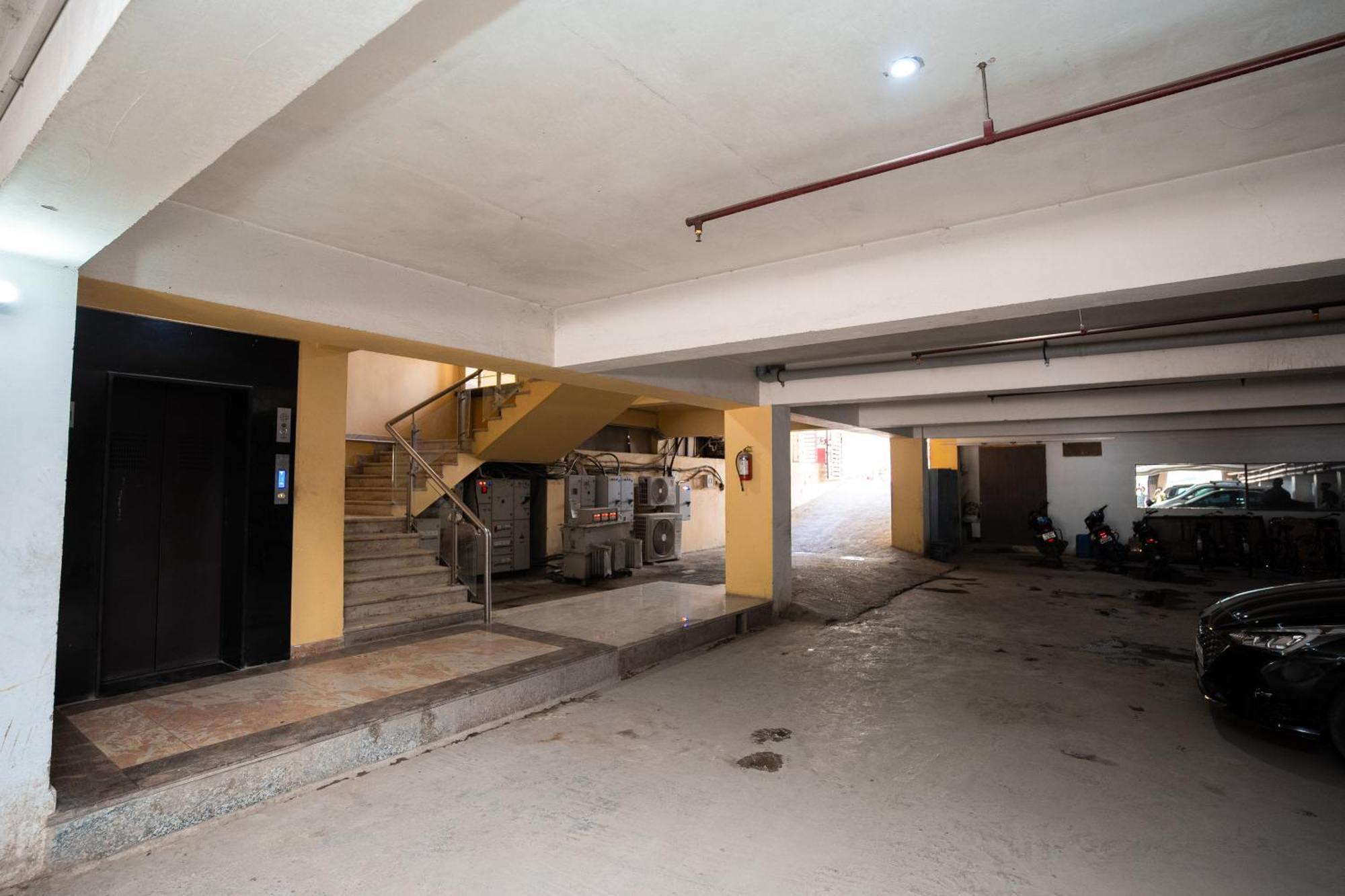 Hotel Radiance Courtyard Varanasi Exterior photo