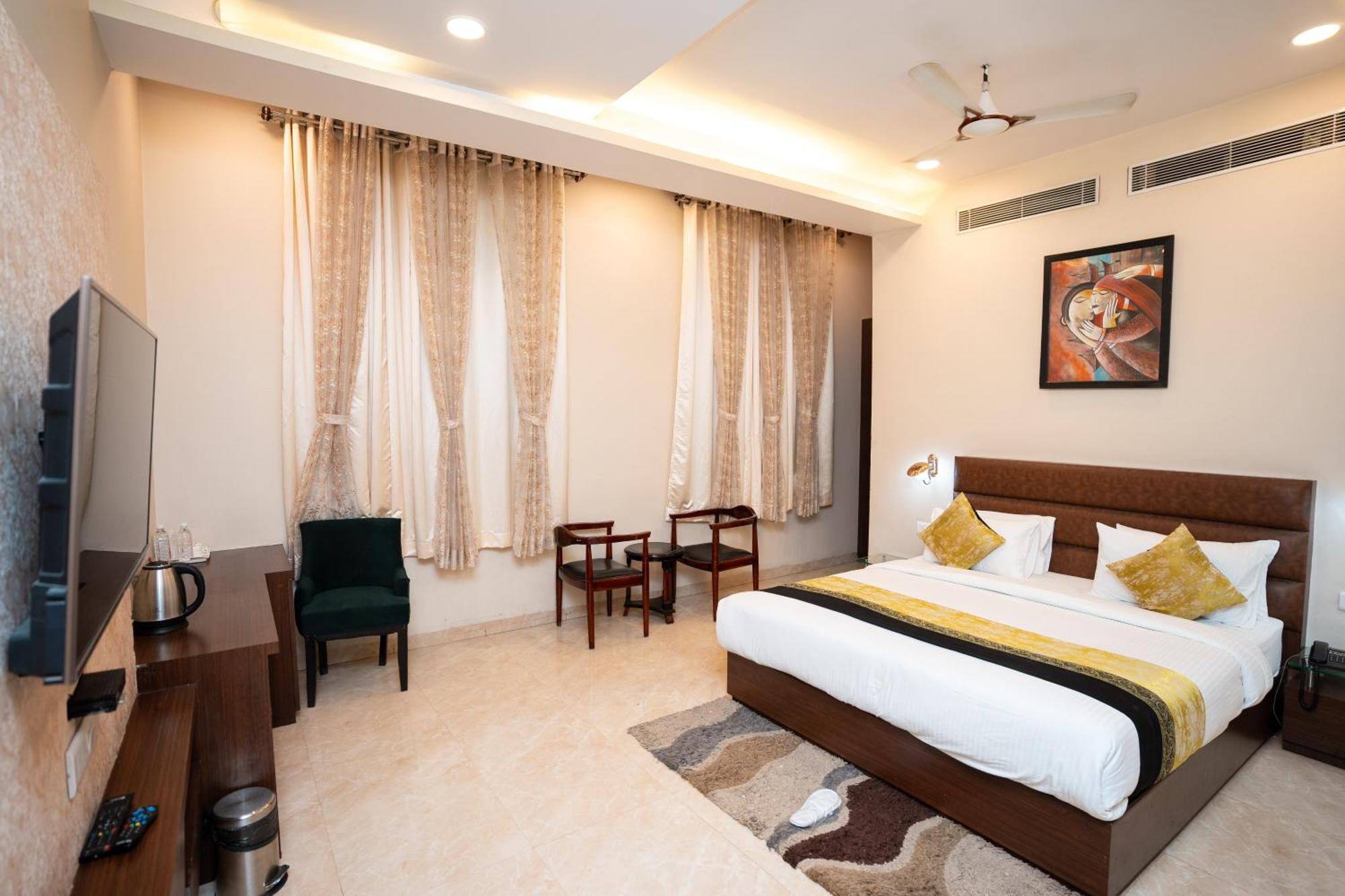 Hotel Radiance Courtyard Varanasi Exterior photo