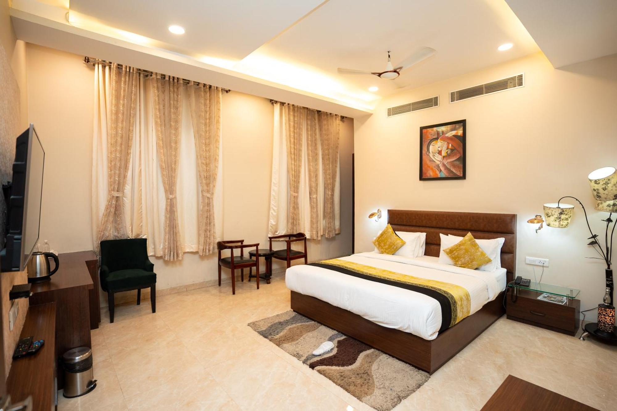 Hotel Radiance Courtyard Varanasi Exterior photo