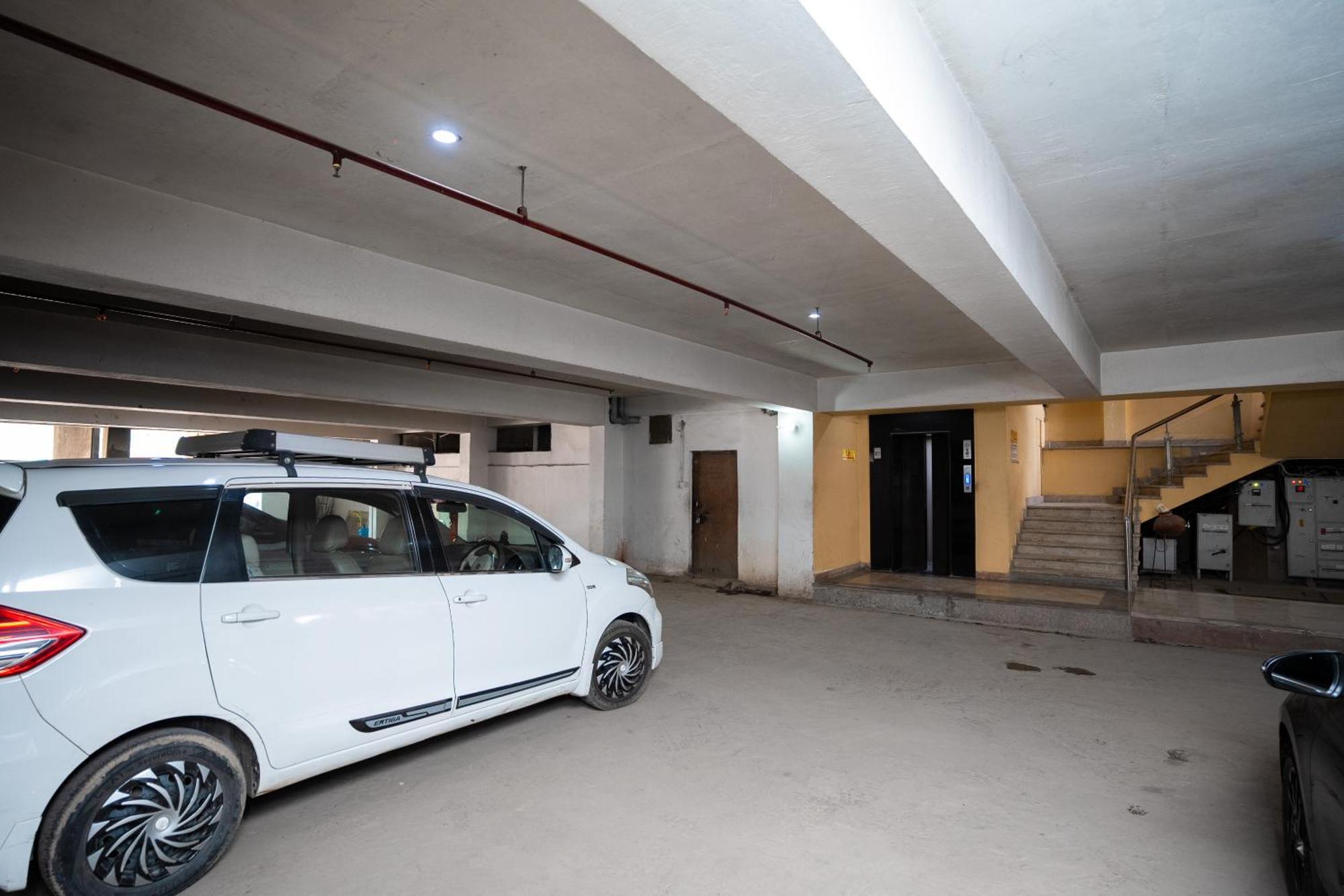 Hotel Radiance Courtyard Varanasi Exterior photo