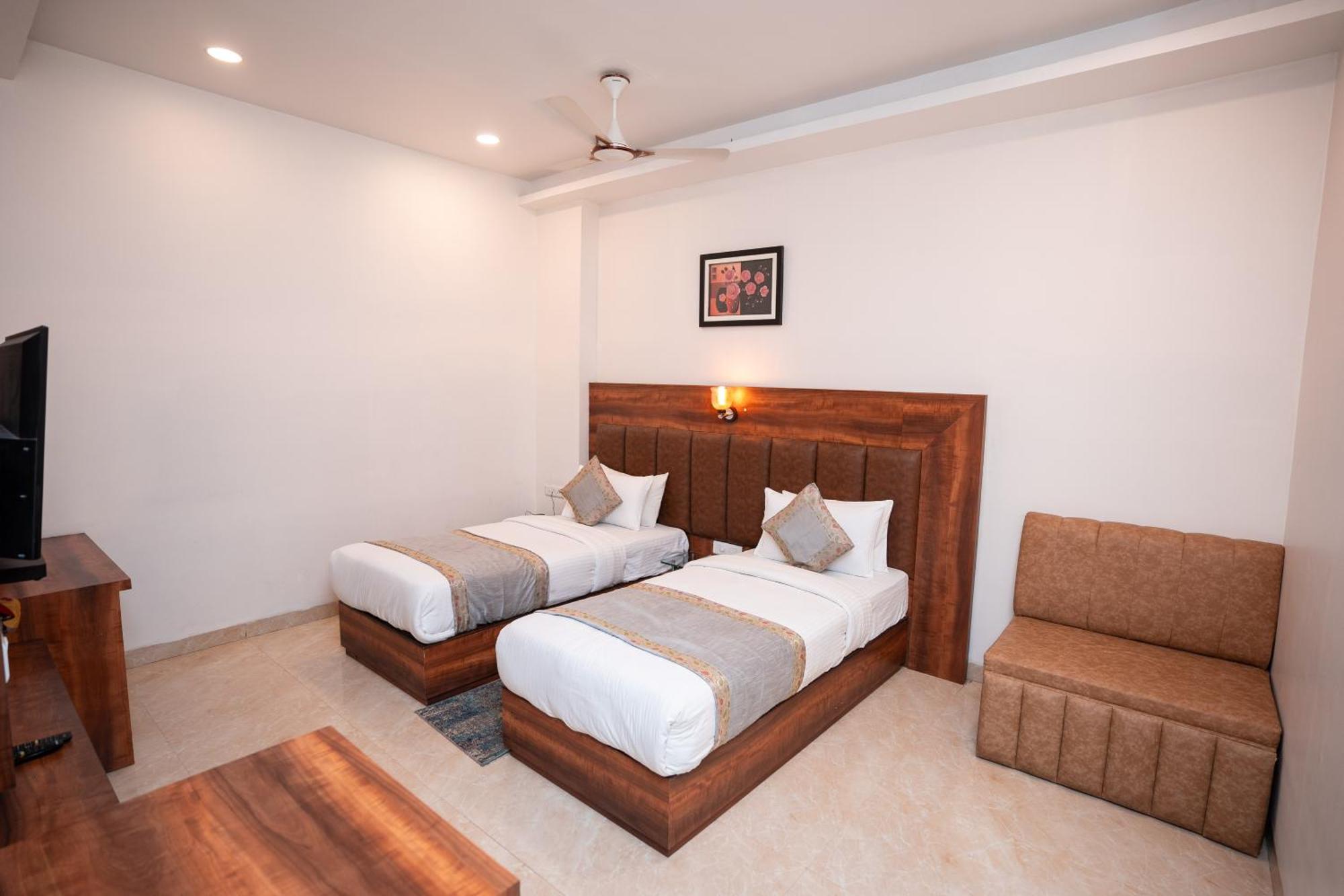 Hotel Radiance Courtyard Varanasi Exterior photo